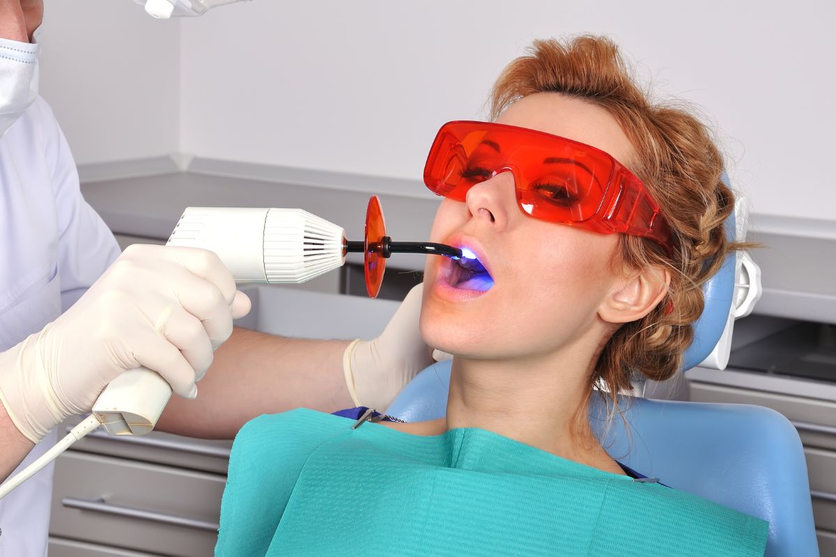 What Are the Signs You Need to See a Dentist Immediately